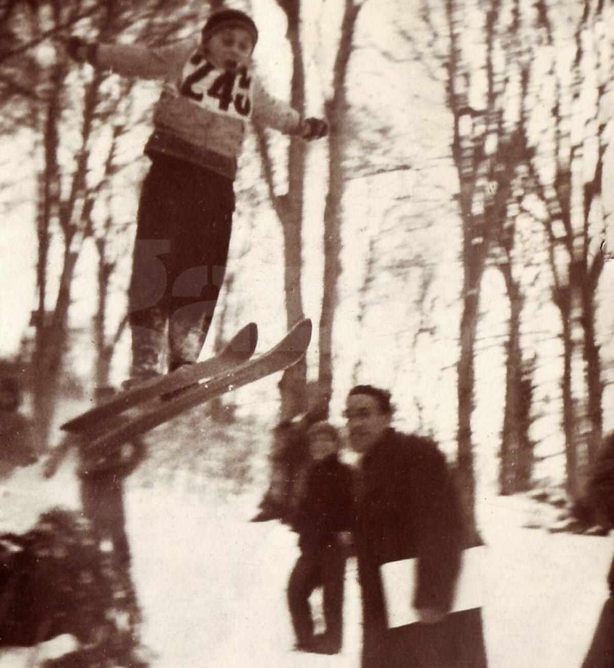 FOTO De la trambulina din cetină la Cupa Mondială » Începe cea de-a treia etapă de CM la sărituri cu schiurile organizată în România