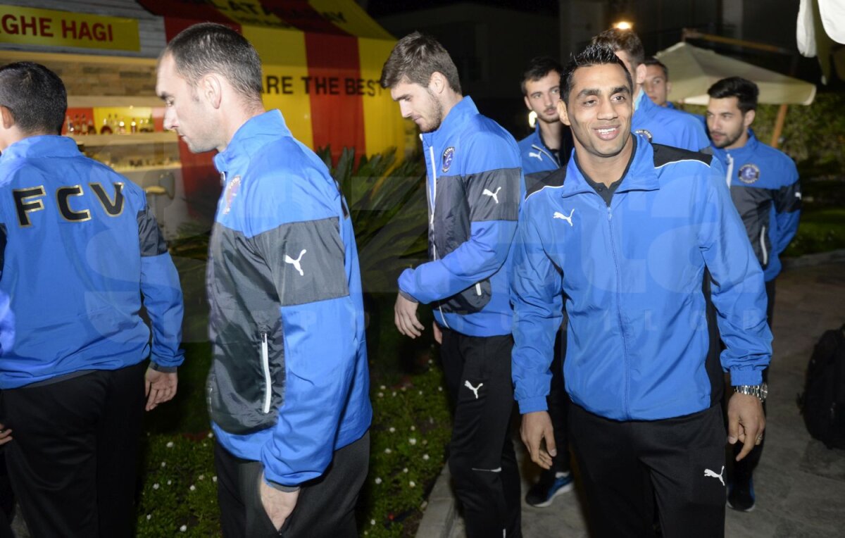 FOTO 100 de invitaţi au venit aseară să-l serbeze pe Gică Hagi: "Să ne trăieşti, Măria Ta!"