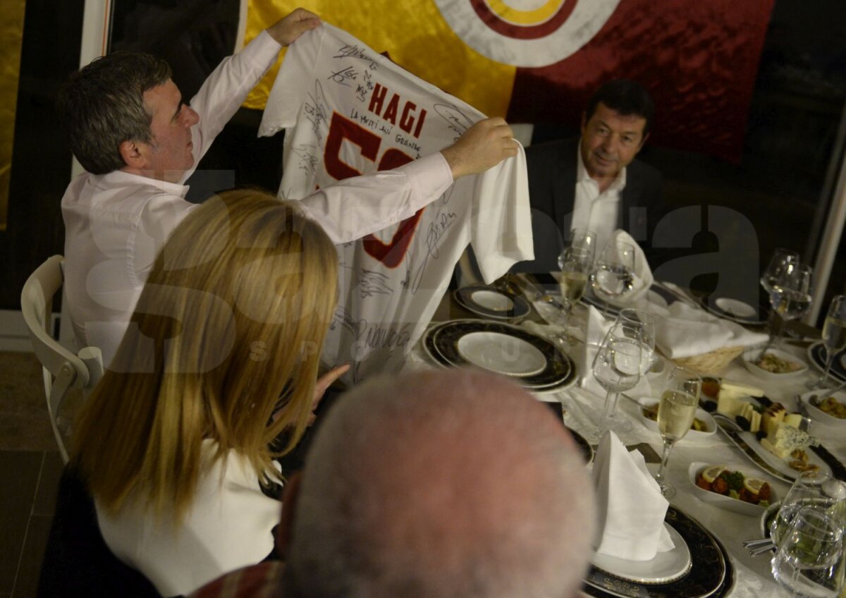 FOTO 100 de invitaţi au venit aseară să-l serbeze pe Gică Hagi: "Să ne trăieşti, Măria Ta!"