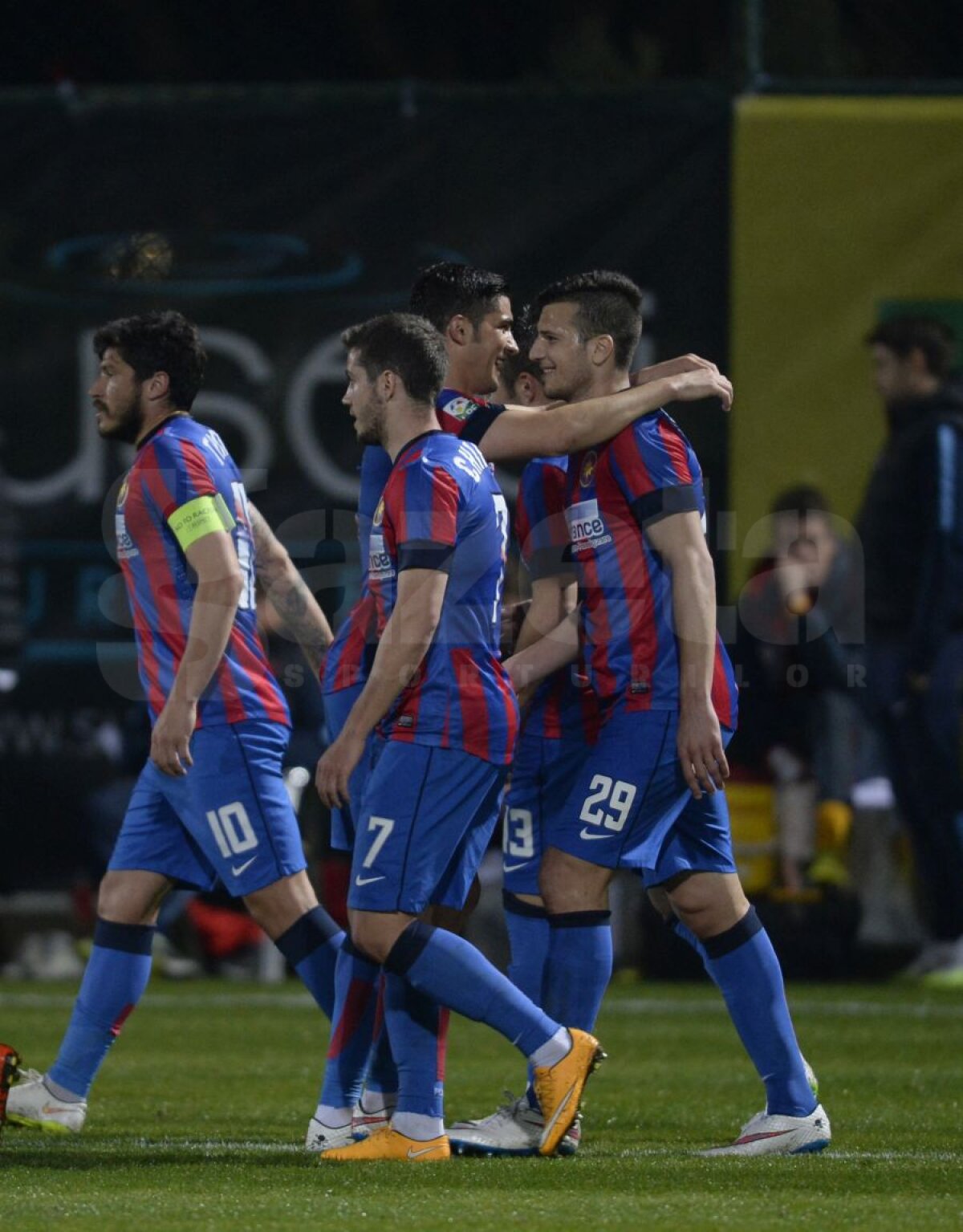 VIDEO+FOTO "Cuţu" muşcă rău » Dublă şi assist pentru George Ţucudean la victoria Stelei, 3-0 cu Sparta Praga