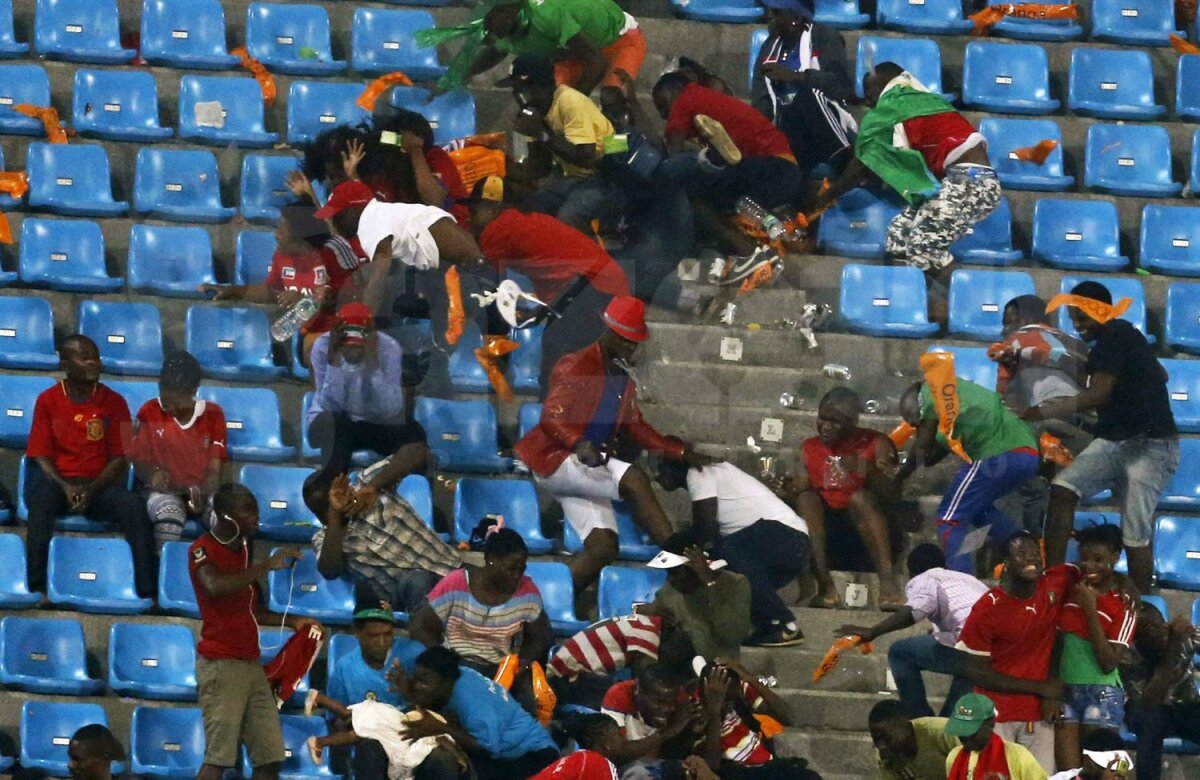 Vînaţi cu elicopterul! » Fanii Guineii Ecuatoriale şi-au atacat adversarii la meciul cu Ghana, din semifinalele Cupei Africii