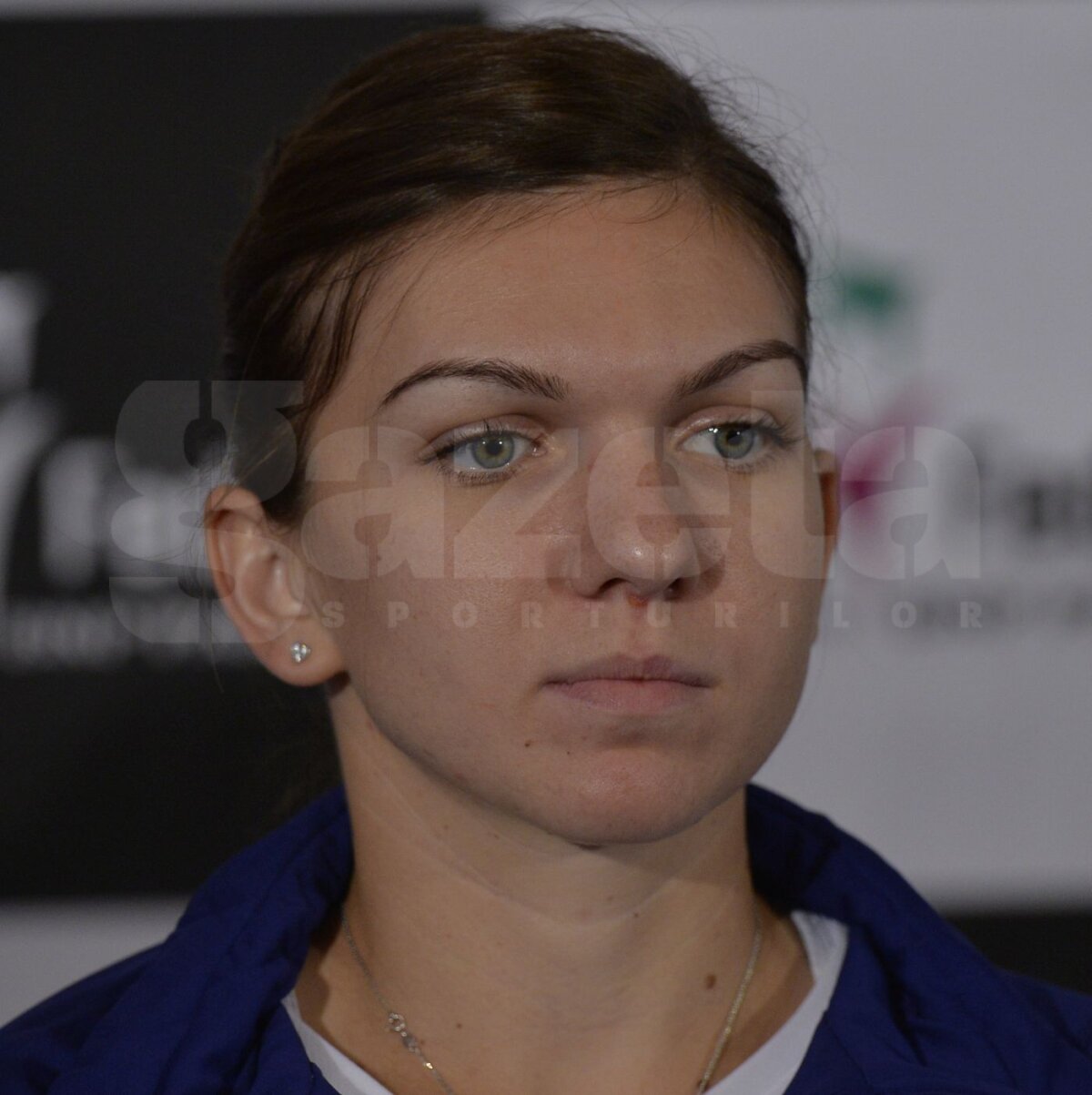 Imagine amuzantă surprinsă de fotoreporterul GSP la Galaţi, unde începe azi confruntarea România-Spania din Fed Cup » Se umflă Dunărea? :)