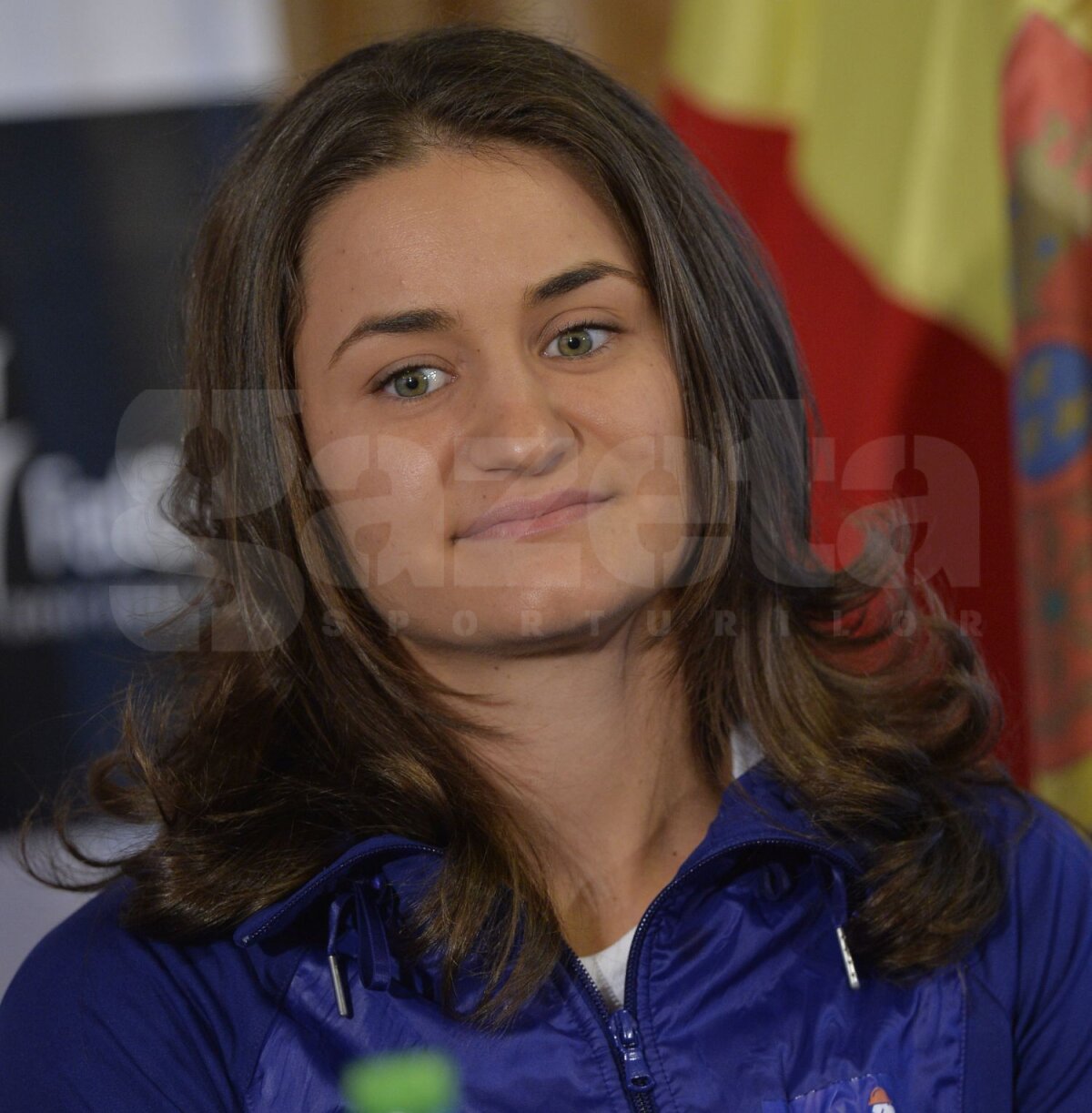 Imagine amuzantă surprinsă de fotoreporterul GSP la Galaţi, unde începe azi confruntarea România-Spania din Fed Cup » Se umflă Dunărea? :)