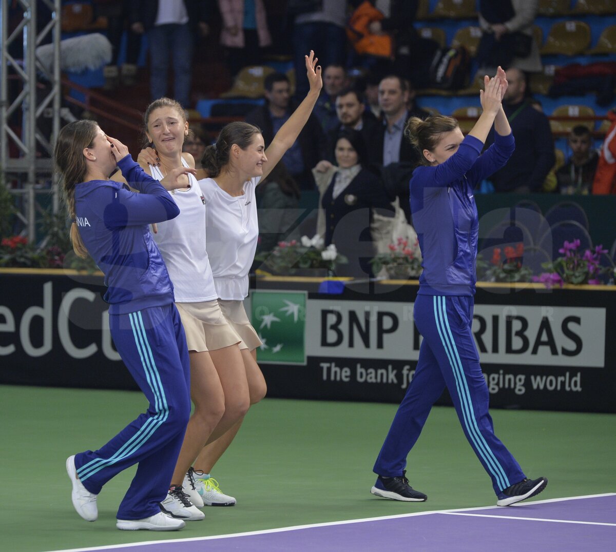 FOTO » GAME, SET, MATCH! România învinge Spania şi se califică la barajul pentru Grupa Mondială! Transmite-le un mesaj de felicitare fetelor noastre!