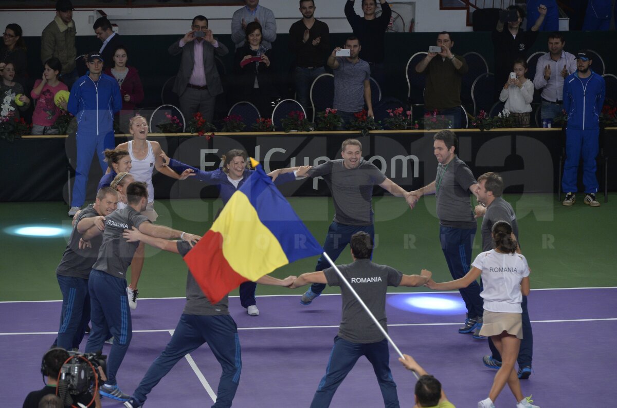 FOTO » GAME, SET, MATCH! România învinge Spania şi se califică la barajul pentru Grupa Mondială! Transmite-le un mesaj de felicitare fetelor noastre!