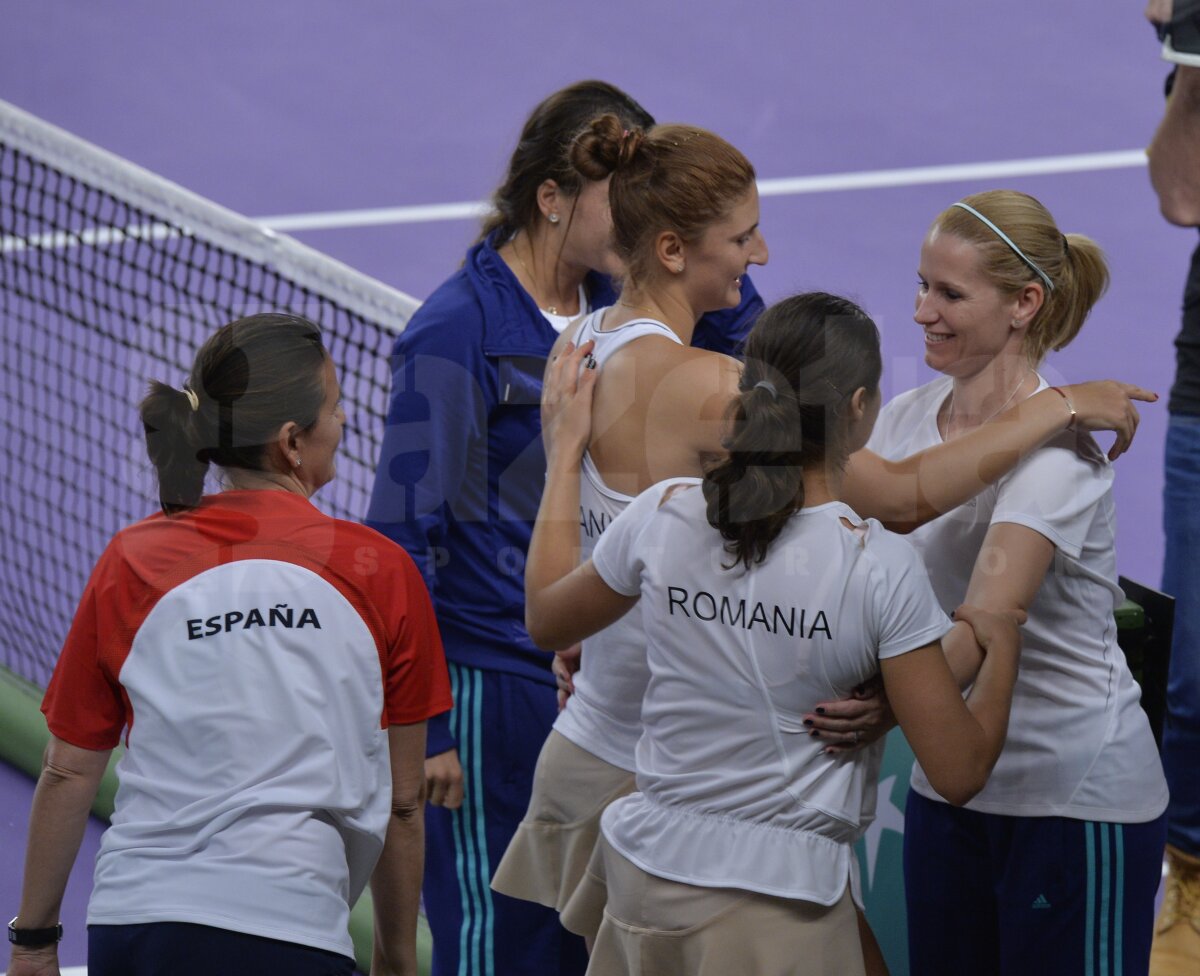 FOTO » GAME, SET, MATCH! România învinge Spania şi se califică la barajul pentru Grupa Mondială! Transmite-le un mesaj de felicitare fetelor noastre!
