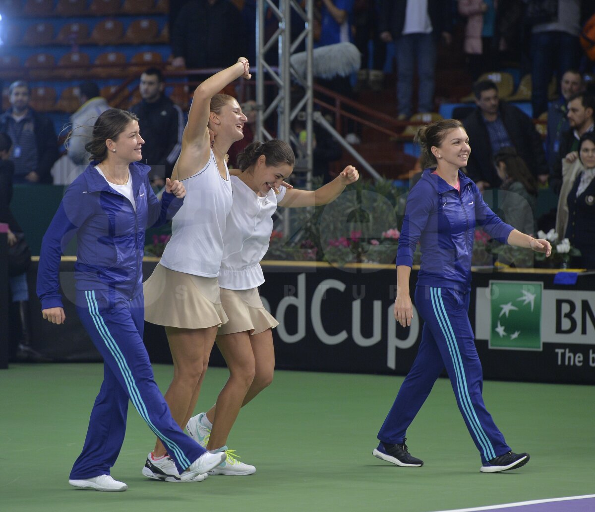 FOTO » GAME, SET, MATCH! România învinge Spania şi se califică la barajul pentru Grupa Mondială! Transmite-le un mesaj de felicitare fetelor noastre!
