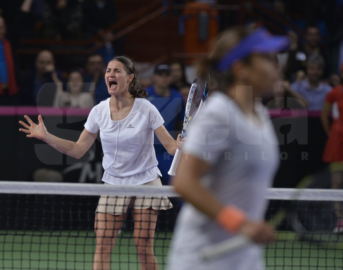 FOTO » GAME, SET, MATCH! România învinge Spania şi se califică la barajul pentru Grupa Mondială! Transmite-le un mesaj de felicitare fetelor noastre!