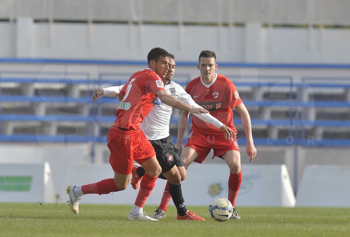 FOTO Dinamo a pierdut amicalul cu Atletico Paranaense, scor 2-3 » Cosmin Matei e suspect de fractură