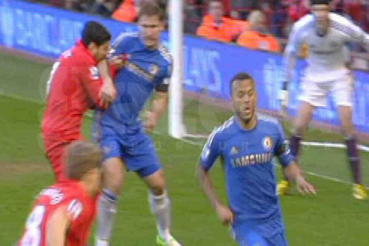 CannibaLeague » Muşcat de Luis Suarez, Branislav Ivanovici a devenit cîinele rău de la Chelsea: şi-a înfipt colţii în umărul unui adversar