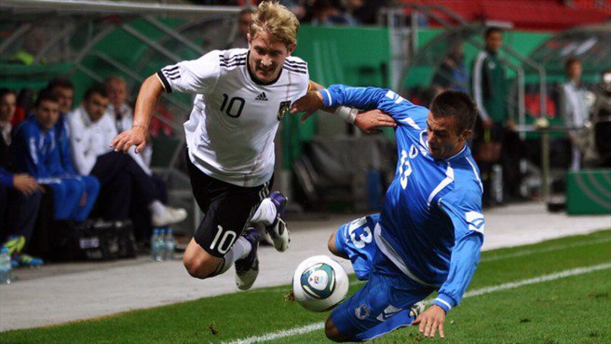 UPDATE Dinamo încearcă să se închidă la transferuri » Doi fundaşi se luptă pentru un loc în echipa lui Teja