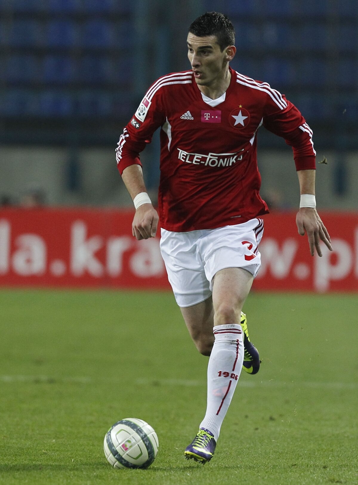 UPDATE Dinamo încearcă să se închidă la transferuri » Doi fundaşi se luptă pentru un loc în echipa lui Teja