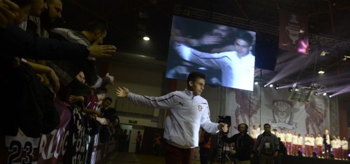 GALERIE FOTO Rapid şi-a prezentat achiziţiile într-o atmosferă de vis » Daniel Niculae, Cristi Săpunaru şi Daniel Pancu au fost cei mai aplaudaţi jucători