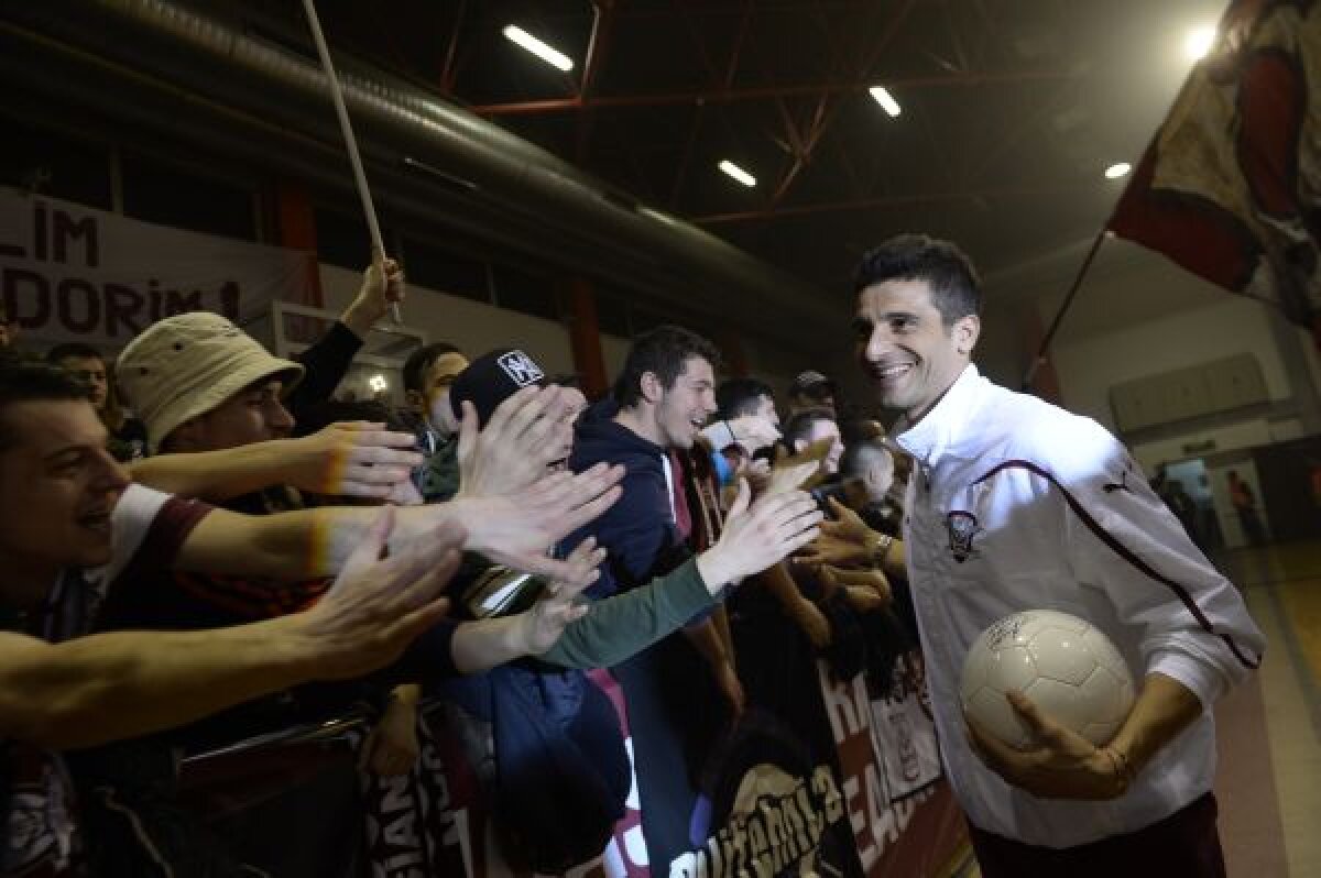 GALERIE FOTO Rapid şi-a prezentat achiziţiile într-o atmosferă de vis » Daniel Niculae, Cristi Săpunaru şi Daniel Pancu au fost cei mai aplaudaţi jucători