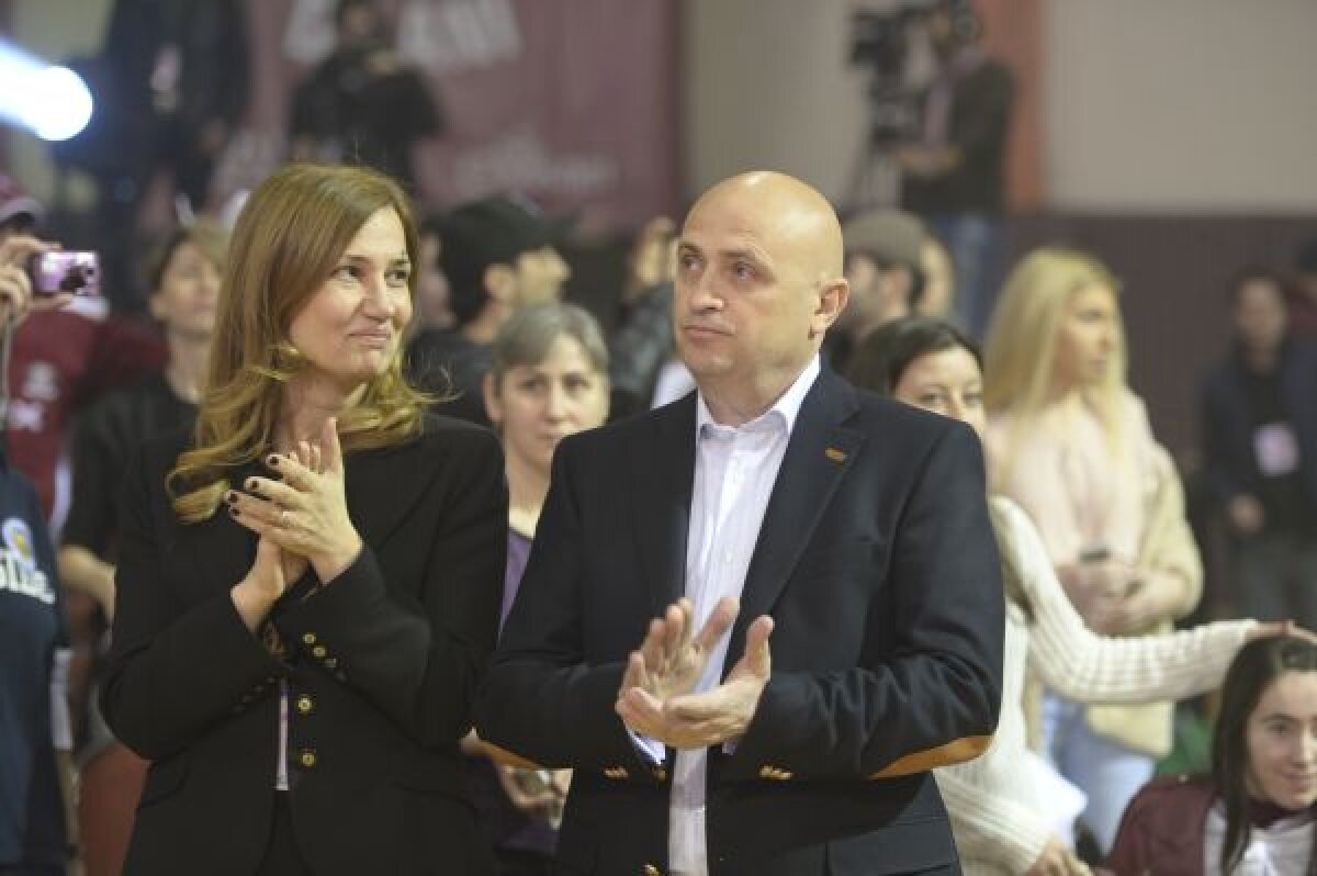 GALERIE FOTO Rapid şi-a prezentat achiziţiile într-o atmosferă de vis » Daniel Niculae, Cristi Săpunaru şi Daniel Pancu au fost cei mai aplaudaţi jucători