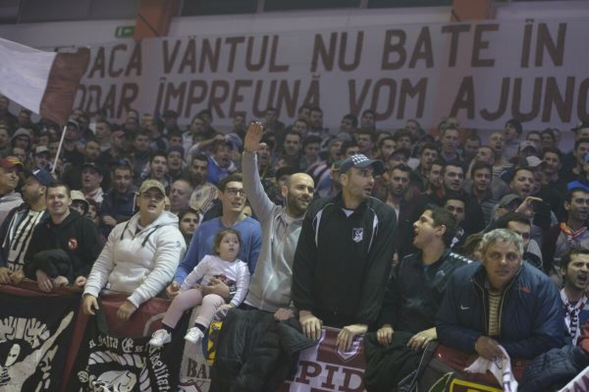 GALERIE FOTO Rapid şi-a prezentat achiziţiile într-o atmosferă de vis » Daniel Niculae, Cristi Săpunaru şi Daniel Pancu au fost cei mai aplaudaţi jucători