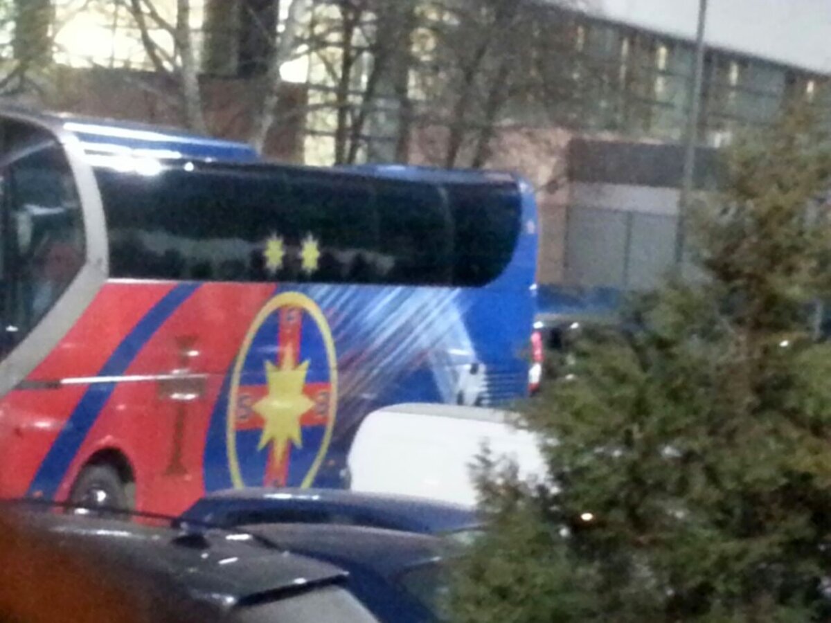 FOTO Noua faţă a Stelei din 2015 » Roş-albaştrii şi-au rebrănduit şi autocarul cu noua siglă