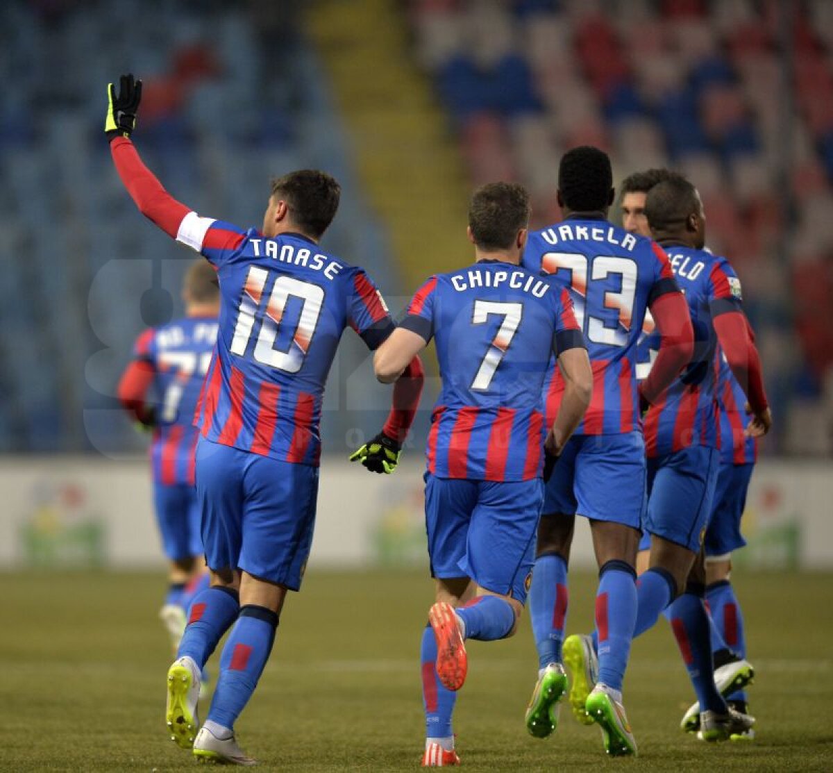 VIDEO şi FOTO Primul pas a fost făcut » Roş-albaştrii, victorie fără emoţii în faţa Astrei în semifinalele Cupei Ligii, scor 3-0