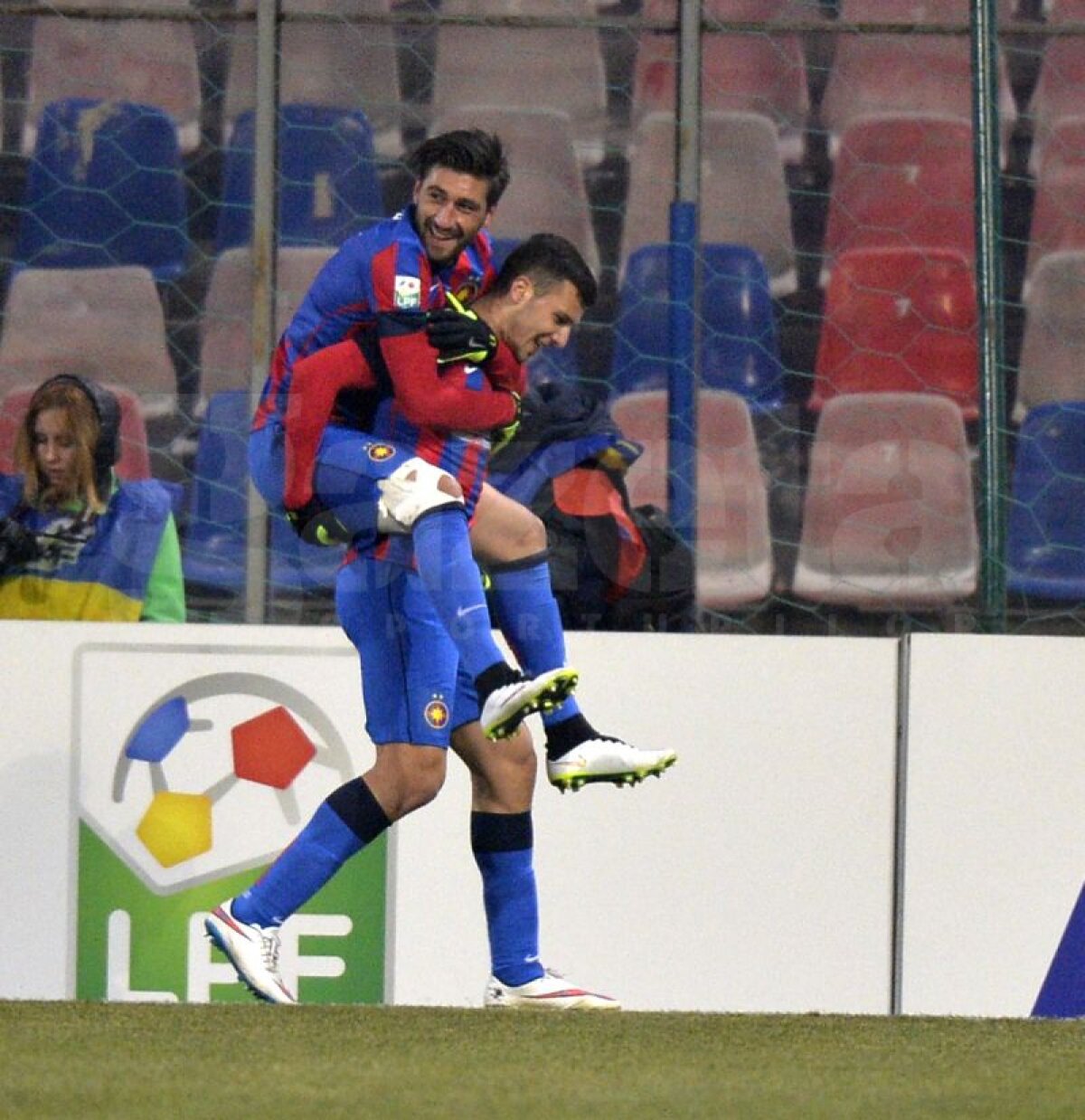 VIDEO şi FOTO Primul pas a fost făcut » Roş-albaştrii, victorie fără emoţii în faţa Astrei în semifinalele Cupei Ligii, scor 3-0