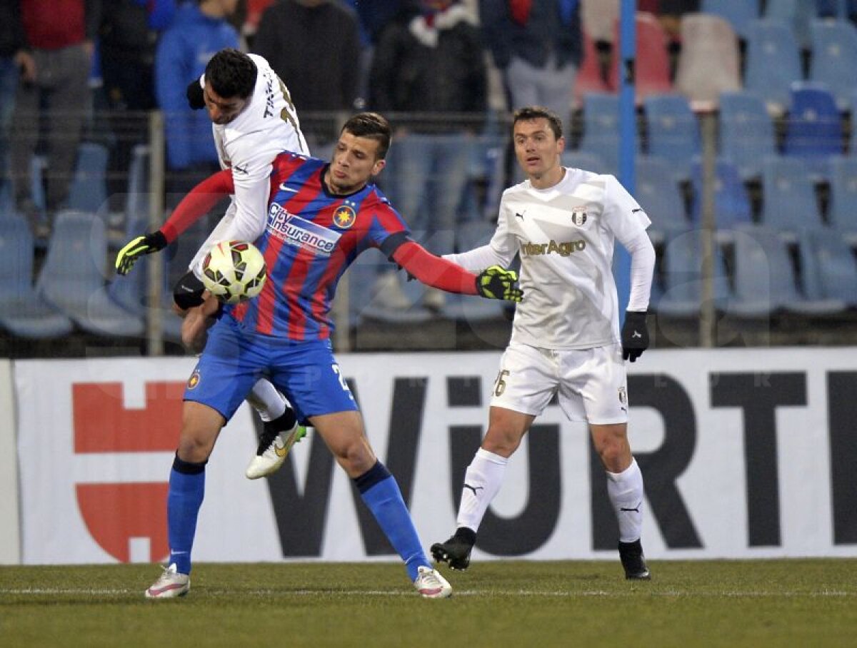 VIDEO şi FOTO Primul pas a fost făcut » Roş-albaştrii, victorie fără emoţii în faţa Astrei în semifinalele Cupei Ligii, scor 3-0
