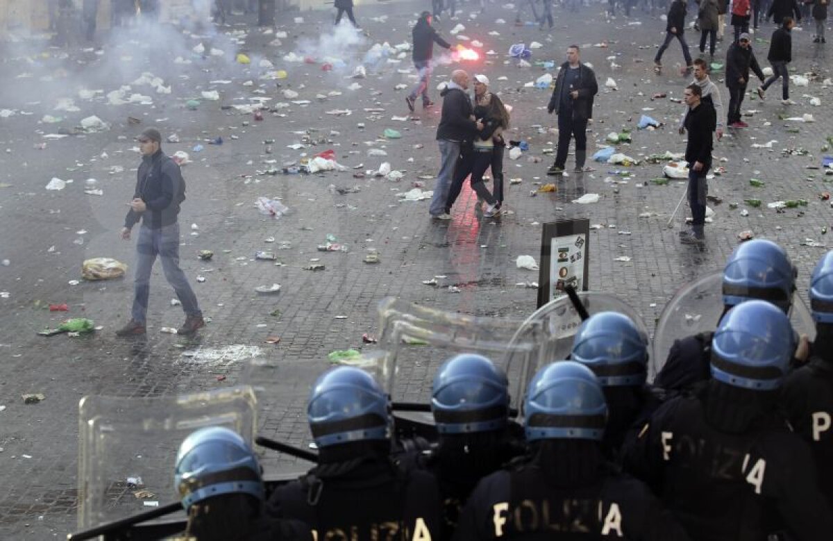 GALERIE FOTO şi VIDEO » Violenţe la Roma » Fanii lui Feyenoord au devastat oraşul şi s-au bătut cu forţele de ordine