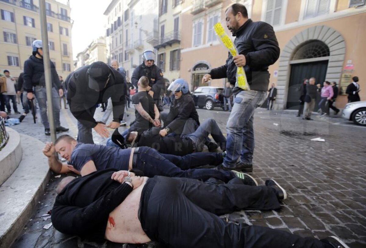 GALERIE FOTO şi VIDEO » Violenţe la Roma » Fanii lui Feyenoord au devastat oraşul şi s-au bătut cu forţele de ordine