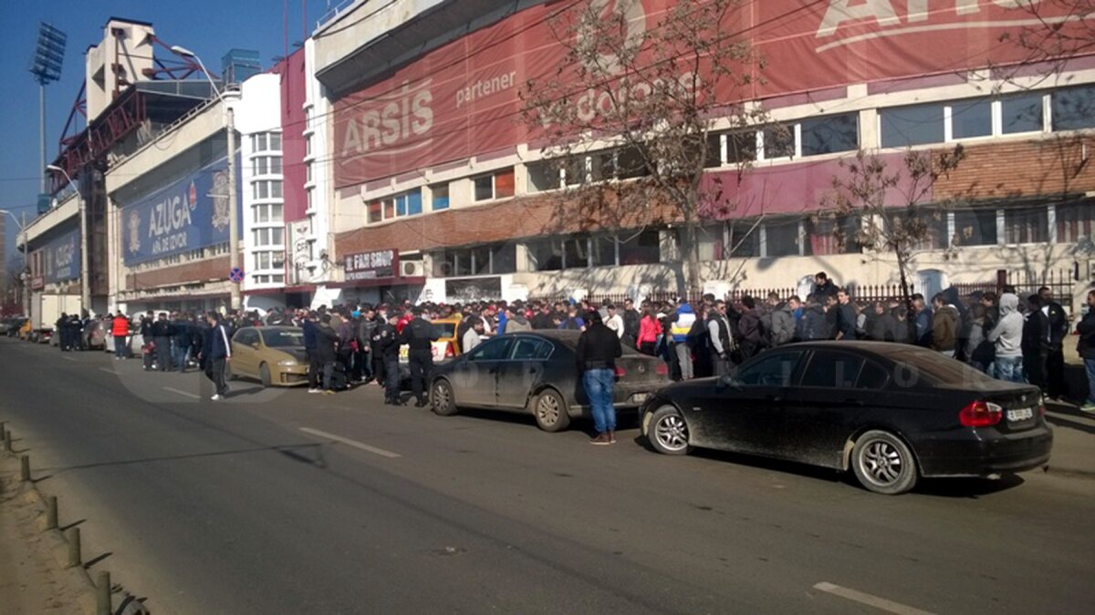 FOTO Cozi la case ca în vremurile bune » Rapidiştii se pregătesc pentru meciul de mîine cu Steaua din Ghencea!