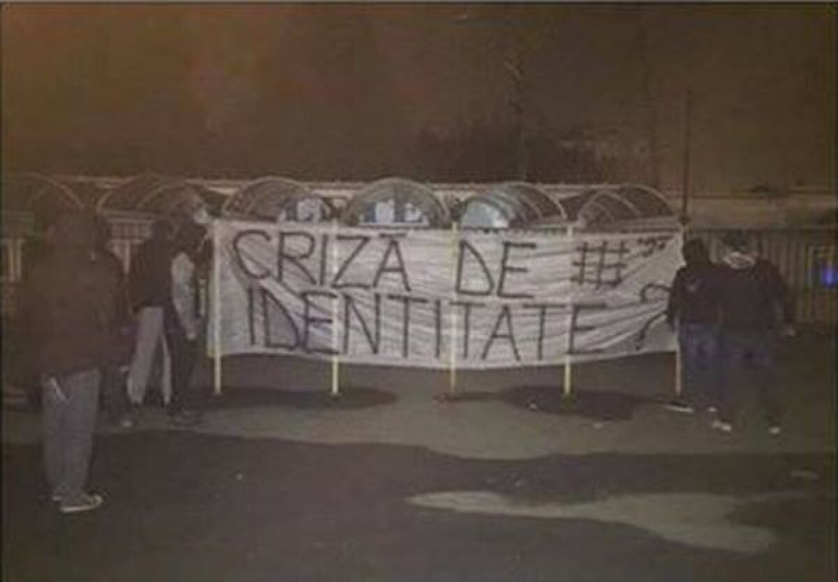 FOTO Se încing spiritele înainte de derby » Fanii Rapidului au fost în Ghencea şi au afişat bannere dure la adresa roş-albaştrilor