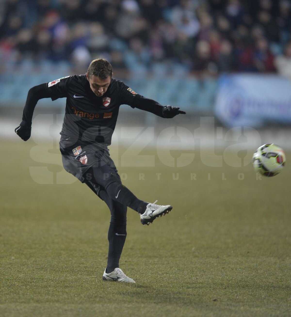 VIDEO+FOTO 2.000 norocos » Dinamo obţine toate punctele la Galaţi, 1-0 cu Oţelul, graţie reuşitei lui Marius Niculae