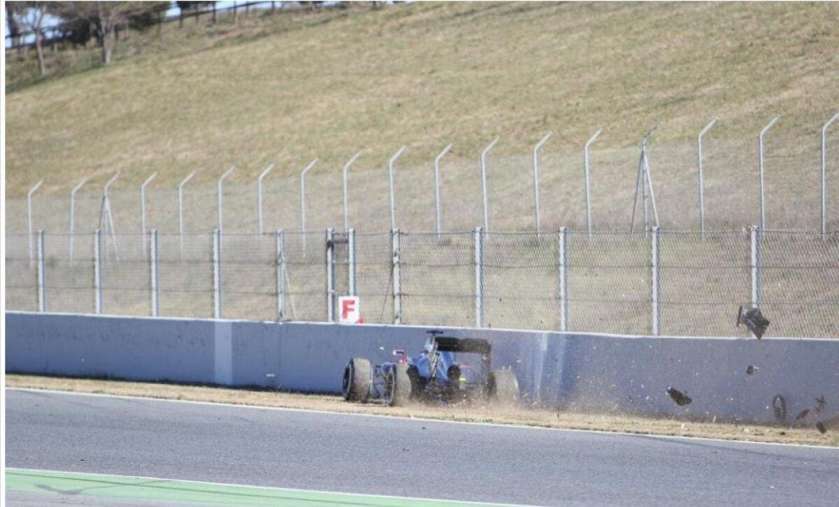 GALERIE FOTO Accident suferit de Fernando Alonso » Spaniolul a fost dus la spital cu elicopterul