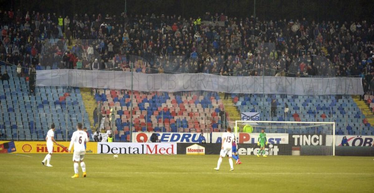 FOTO Steaua contra Steaua » Mesaje dure ale galeriei steliste pentru oficialii din Ghencea