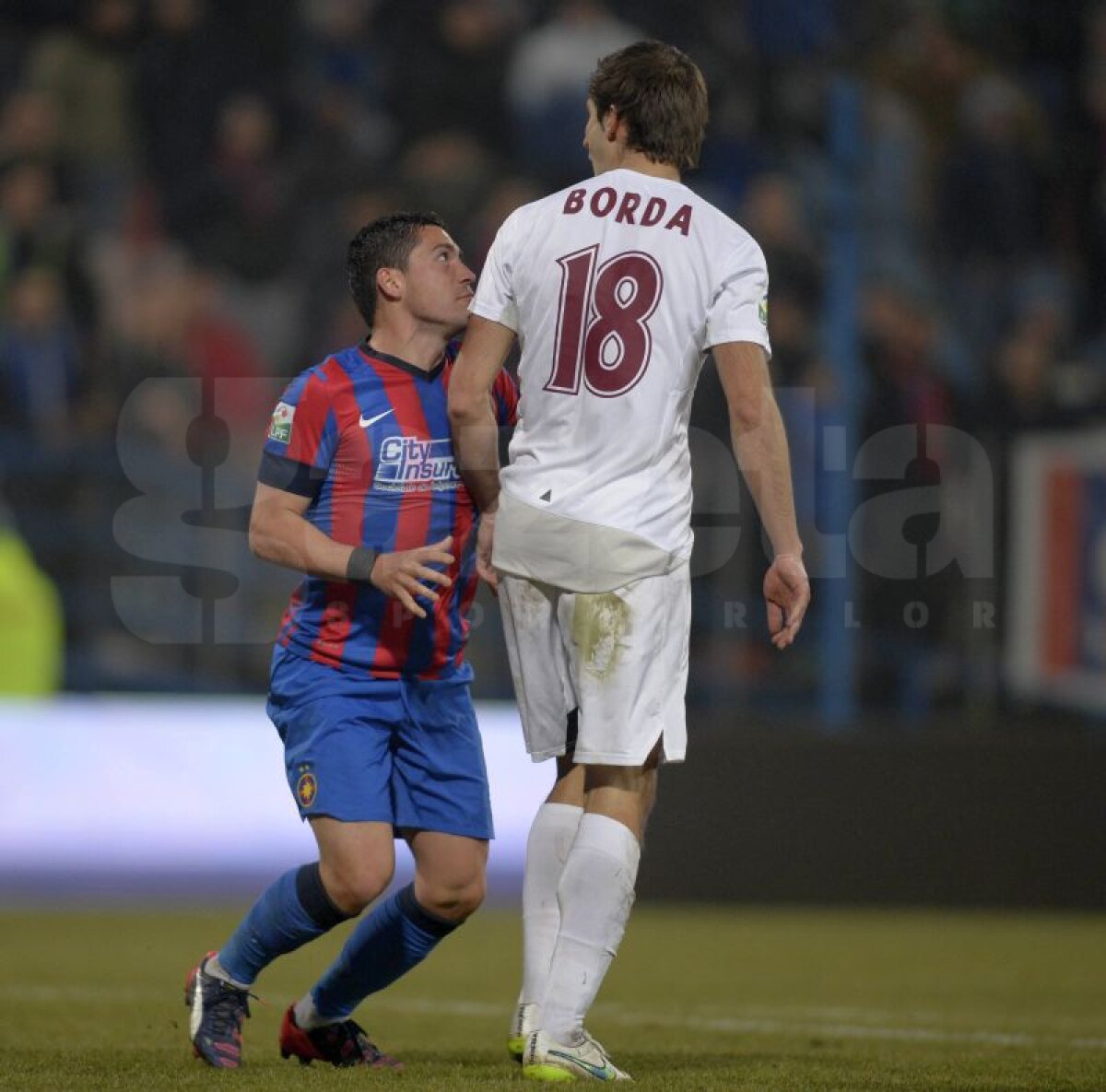 FOTO Faza serii în Ghencea în 11 imagini succesive » Micuţul Nicolae Stanciu l-a pus la pămînt pe uriaşul Aritz Borda