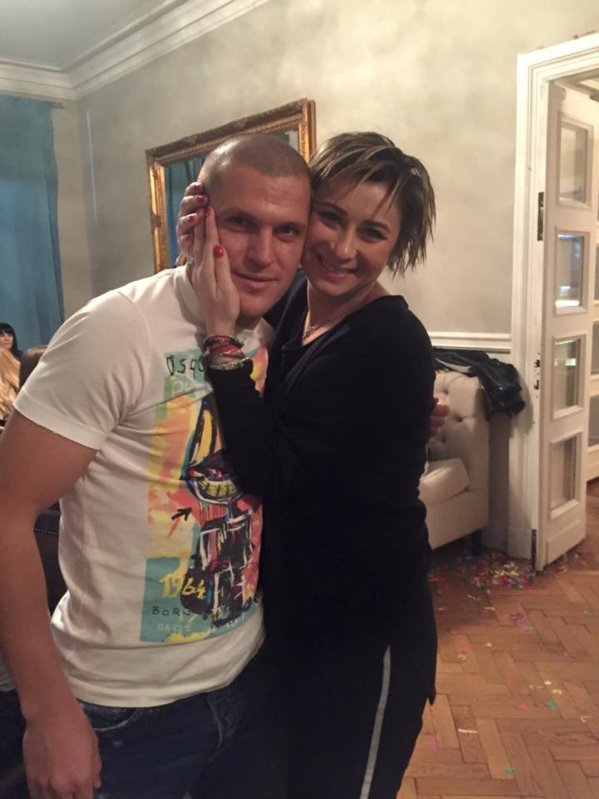 Conspiraţia continuă: Laurenţiu Reghecampf şi soţia lui au petrecut alături de jucătorii stelişti, după dezastrul cu Rapid! Vezi GALERIA FOTO