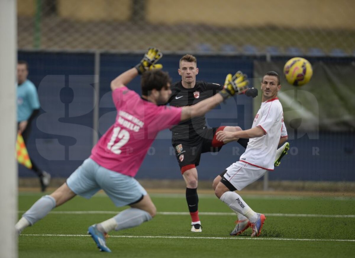 FOTO Bombardierul şi balerinul! Kamil Bilinski s-a distrat în amicalul lui Dinamo cu ACS Înainte Modelu, 8-2, în timp ce Fabien Farnolle a gafat din nou