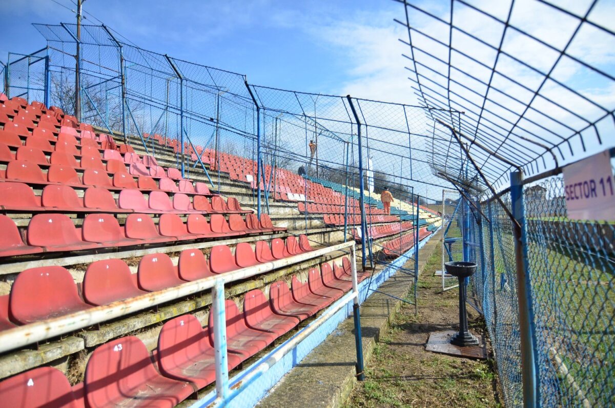 FOTO Şmotru » Aici se va juca derby-ul Craiova - Steaua de mîine! ”Extensivul” are alura unui stadion de divizie inferioară