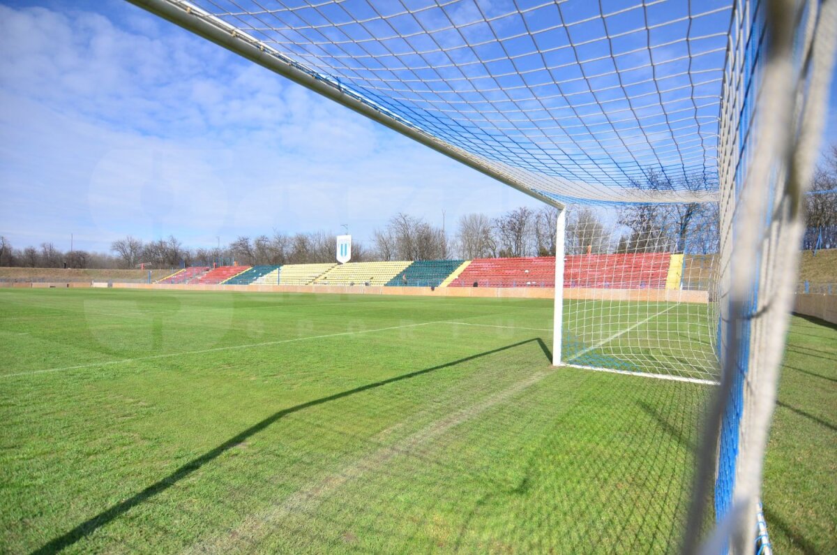 FOTO Şmotru » Aici se va juca derby-ul Craiova - Steaua de mîine! ”Extensivul” are alura unui stadion de divizie inferioară