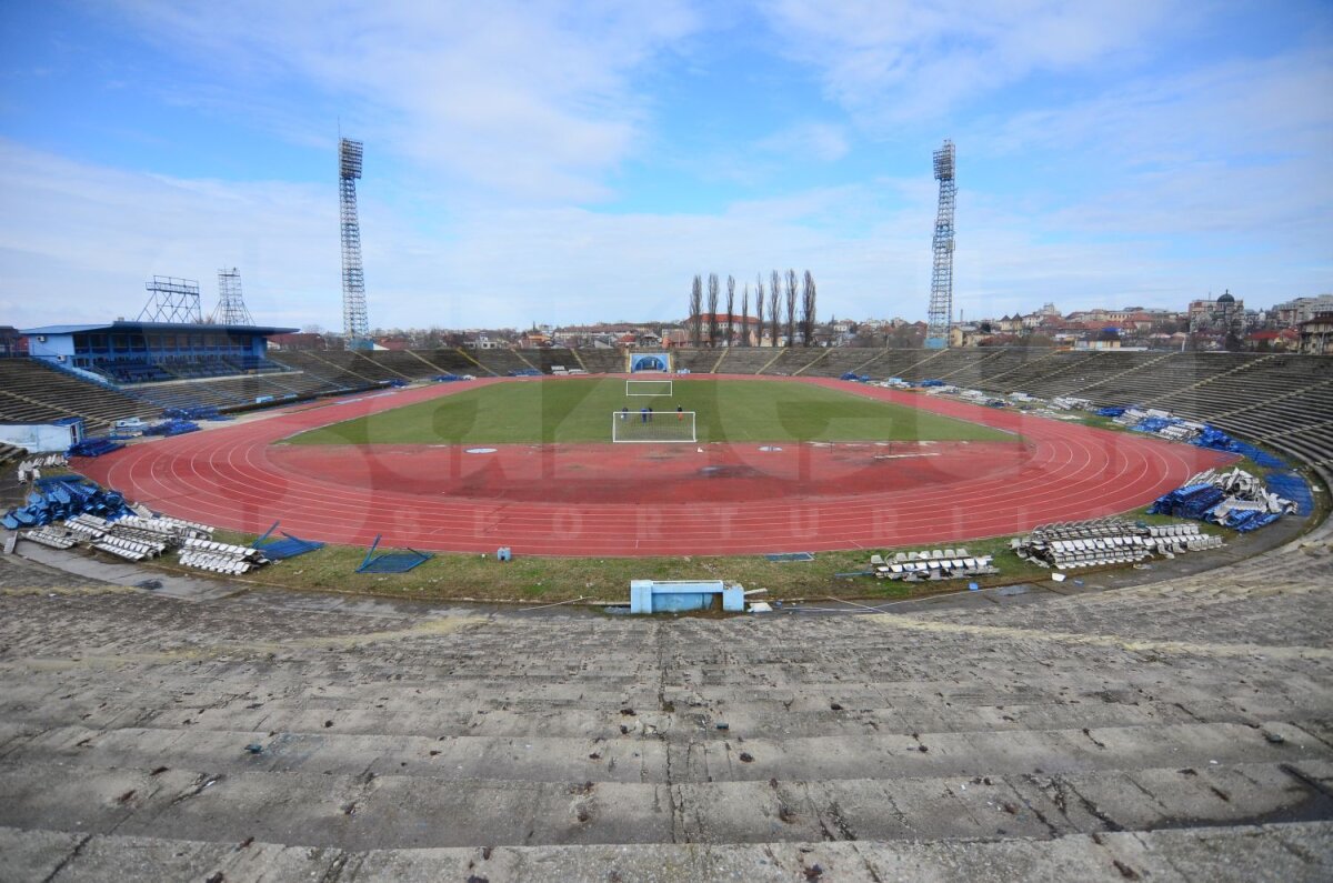 FOTO Şmotru » Aici se va juca derby-ul Craiova - Steaua de mîine! ”Extensivul” are alura unui stadion de divizie inferioară