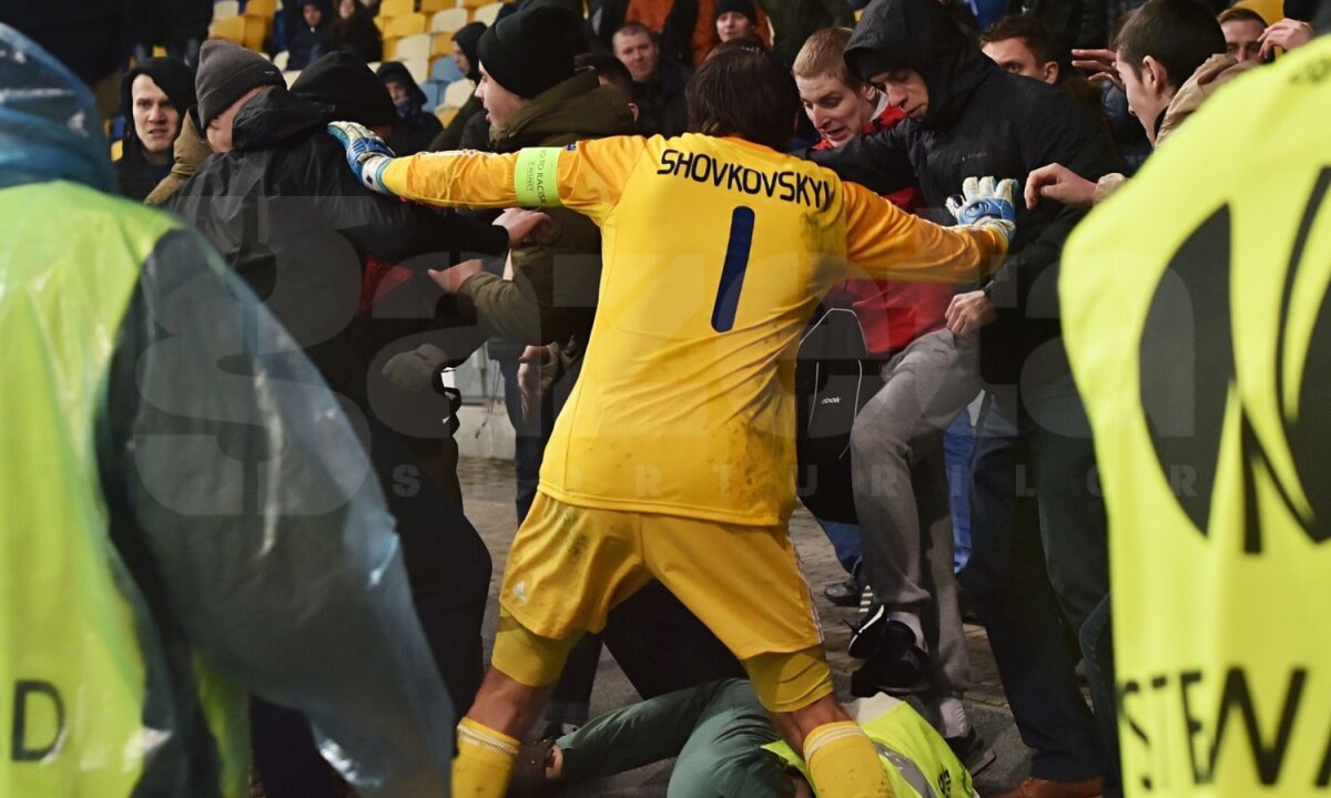 FOTO Eurojunglă! » O etapă nebună în Europa League: Răniţi, arestaţi, rasism, meciuri întrerupte