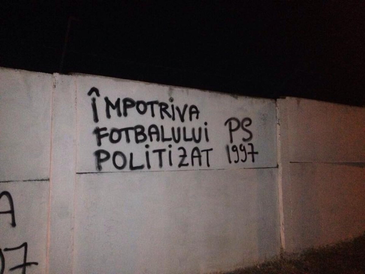 GALERIE FOTO Stadionul "Extensiv" a fost vandalizat de suporterii Universităţii Craiova » Mesaje dure la adresa Stelei şi a lui CS U