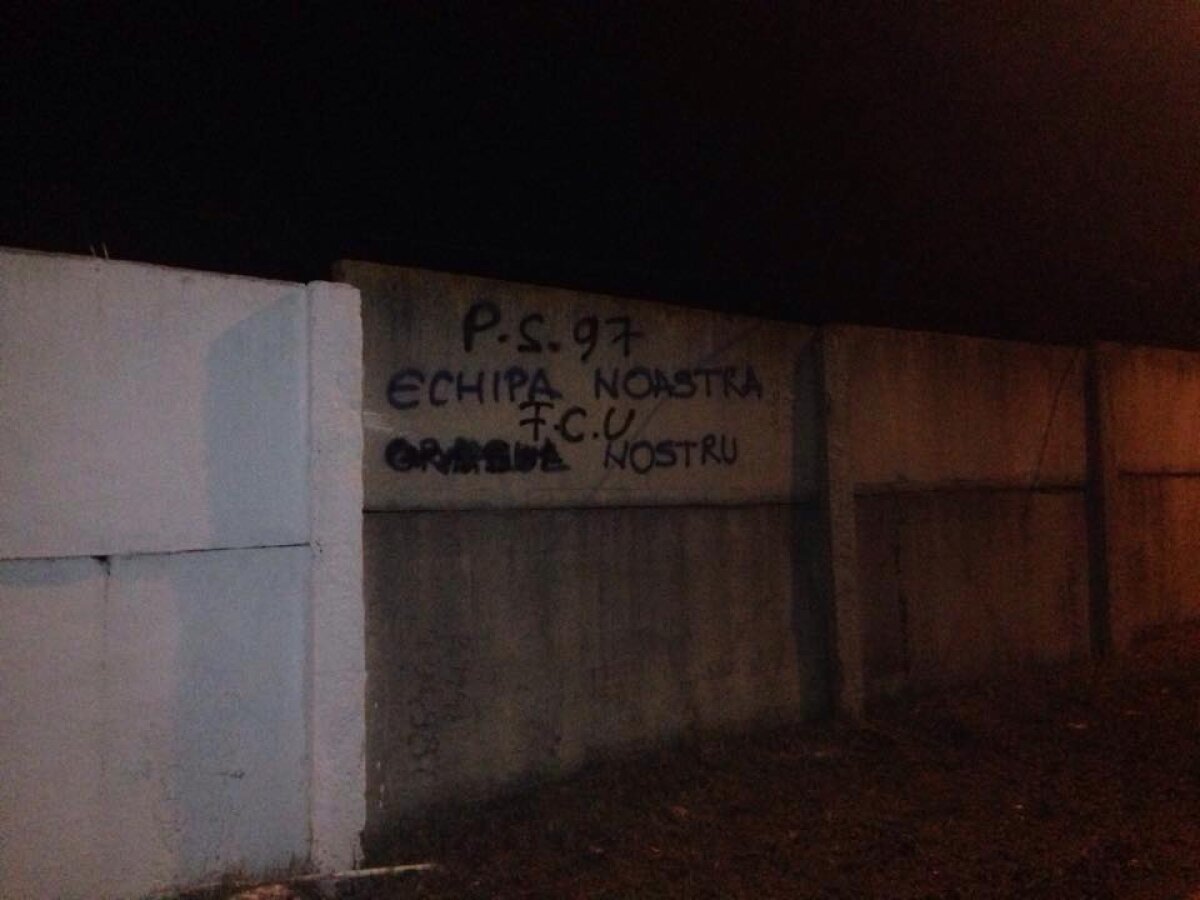 GALERIE FOTO Stadionul "Extensiv" a fost vandalizat de suporterii Universităţii Craiova » Mesaje dure la adresa Stelei şi a lui CS U