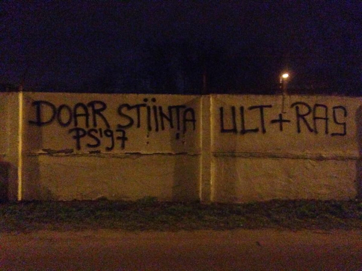 GALERIE FOTO Stadionul "Extensiv" a fost vandalizat de suporterii Universităţii Craiova » Mesaje dure la adresa Stelei şi a lui CS U
