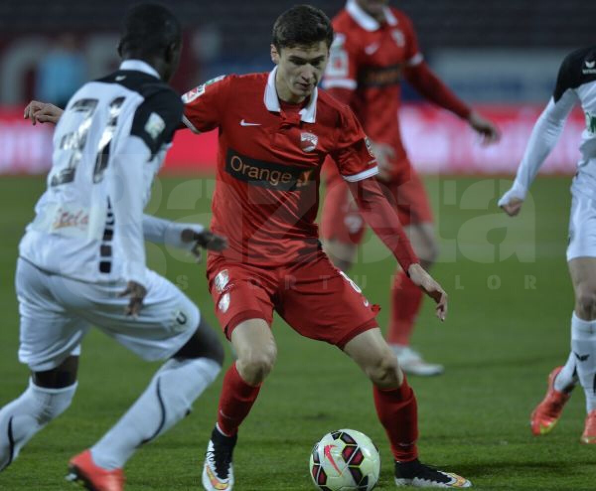 FOTO şi VIDEO Dinamo - U Cluj 3-0 » "Cîinii" au urcat pe locul 4 în Liga 1, peste CS U Craiova şi Astra