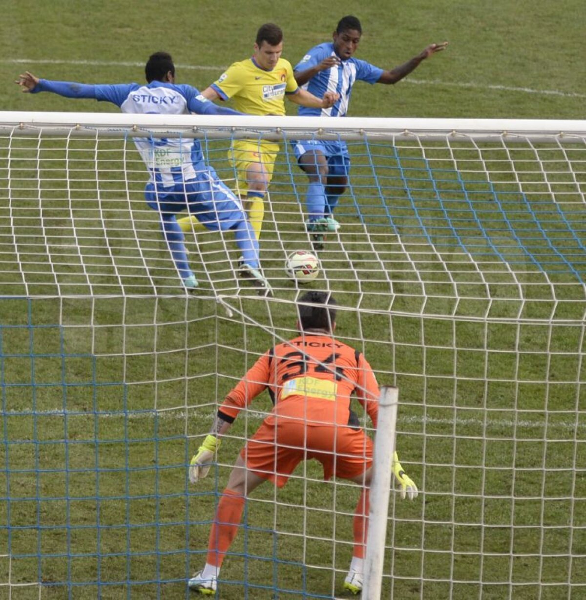 VIDEO şi FOTO CS U Craiova - Steaua 0-0 » Roş-albaştrii n-au marcat în ultimele două meciuri
