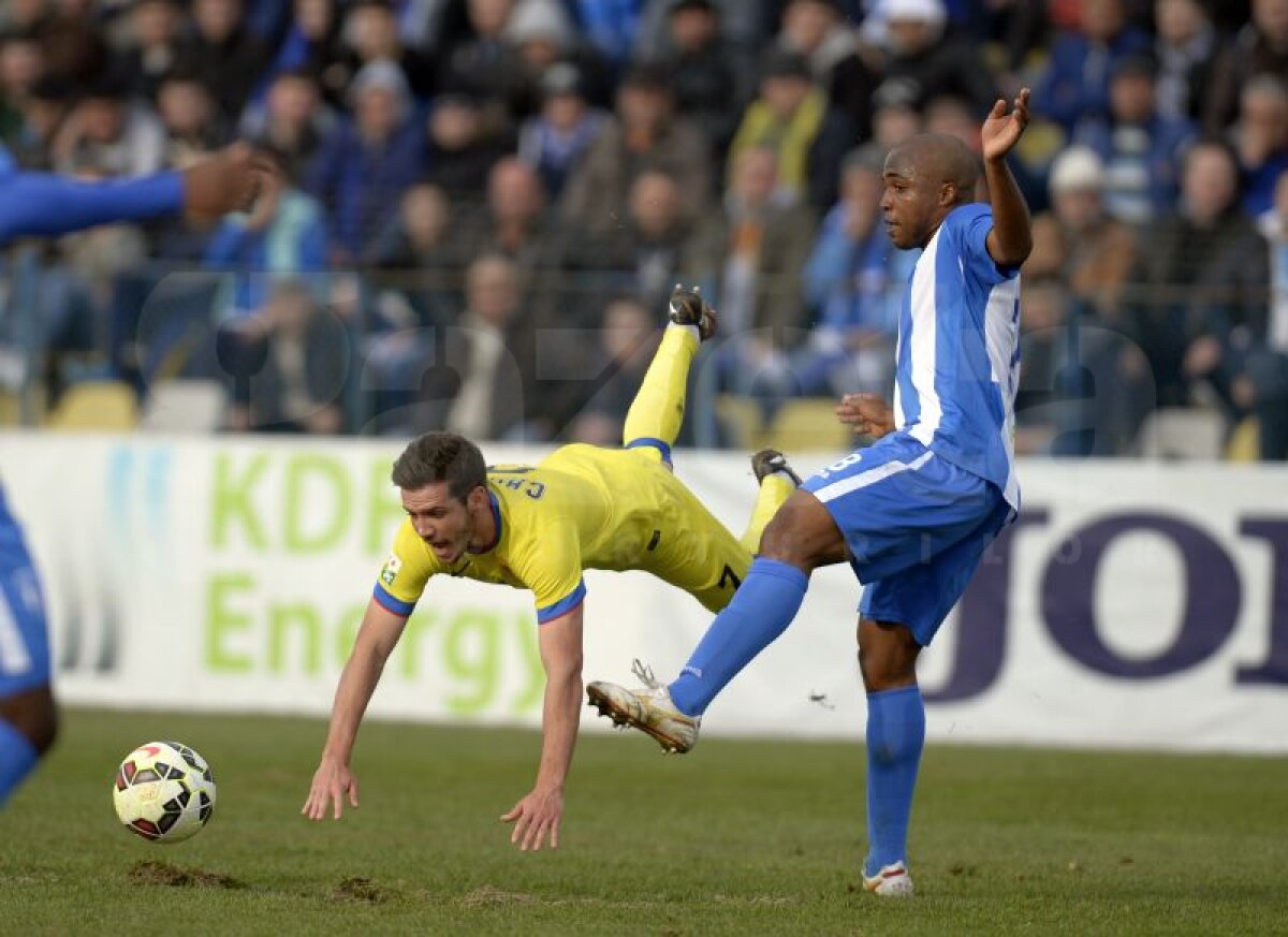 VIDEO şi FOTO CS U Craiova - Steaua 0-0 » Roş-albaştrii n-au marcat în ultimele două meciuri