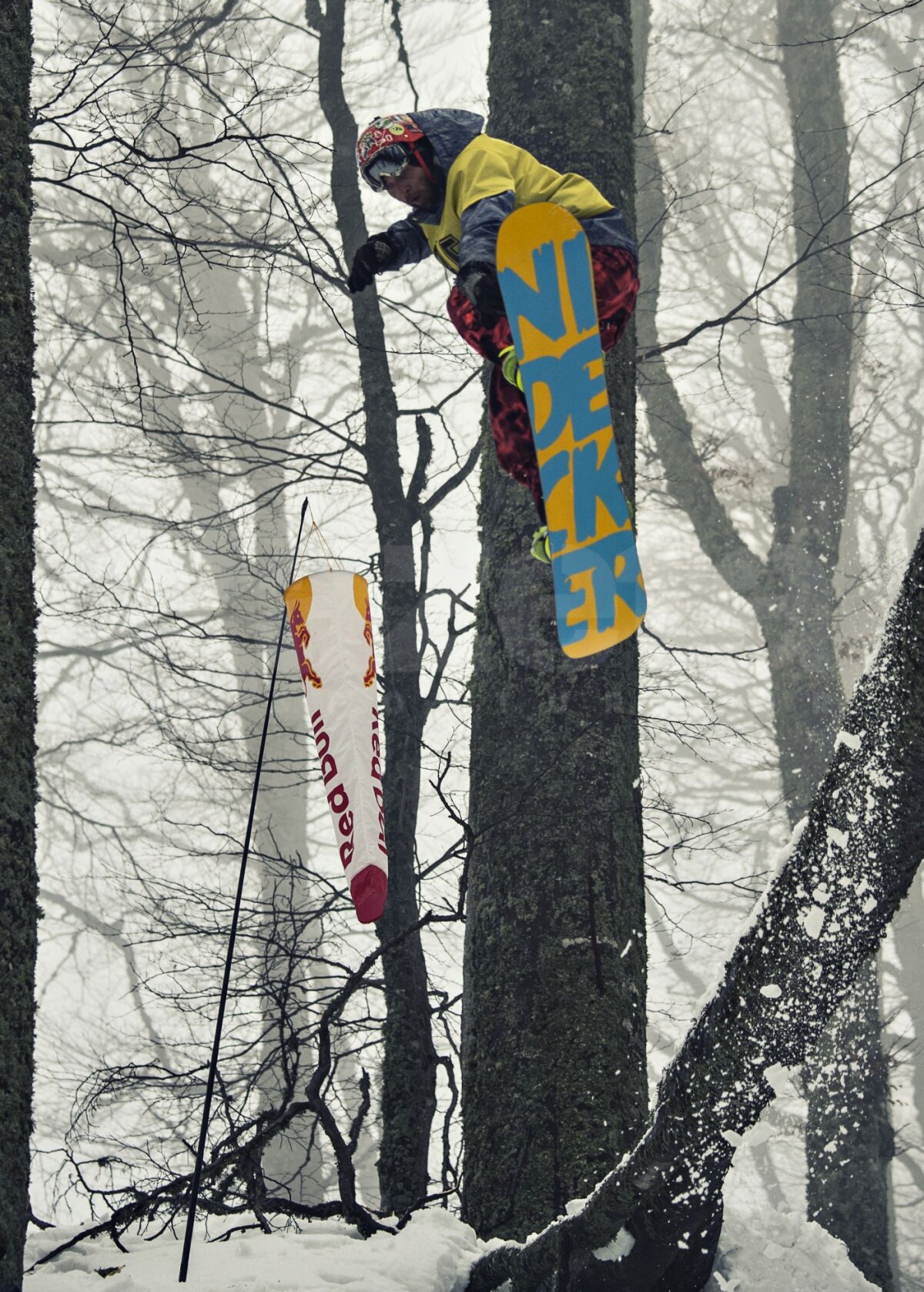 FOTO Muntele nebun » Peste 100 de schiori şi boarderi au coborît în viteză şi trick-uri de pe creasta Oslea