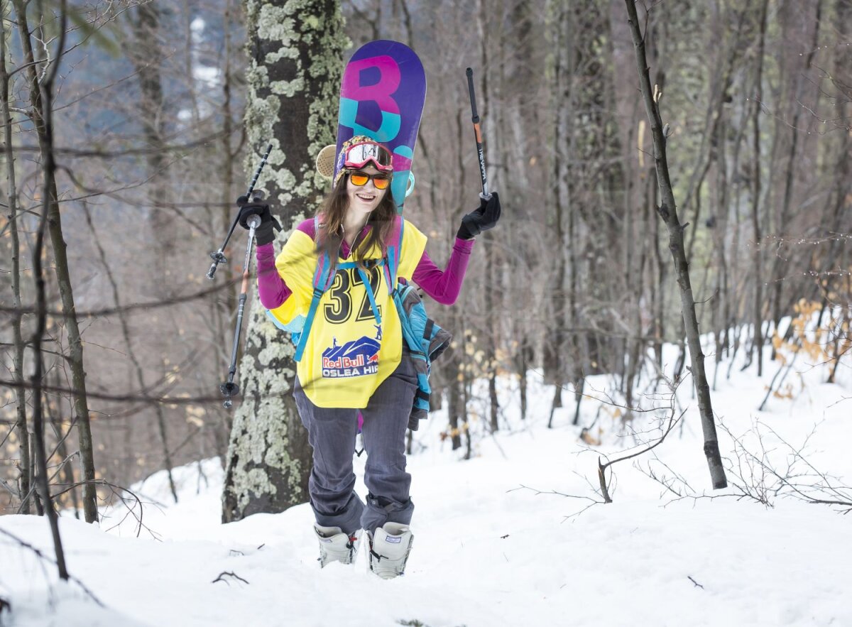 FOTO Muntele nebun » Peste 100 de schiori şi boarderi au coborît în viteză şi trick-uri de pe creasta Oslea