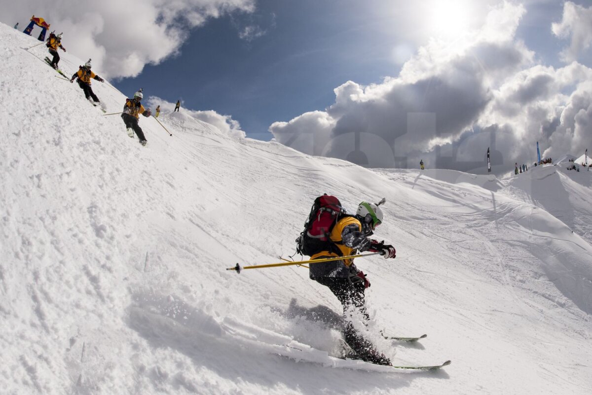 FOTO Muntele nebun » Peste 100 de schiori şi boarderi au coborît în viteză şi trick-uri de pe creasta Oslea