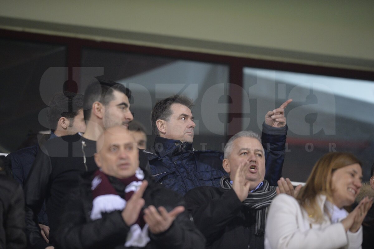 VIDEO şi FOTO Rapid - Viitorul 0-0 » Giuleştenii au rezistat o repriză în nouă oameni!