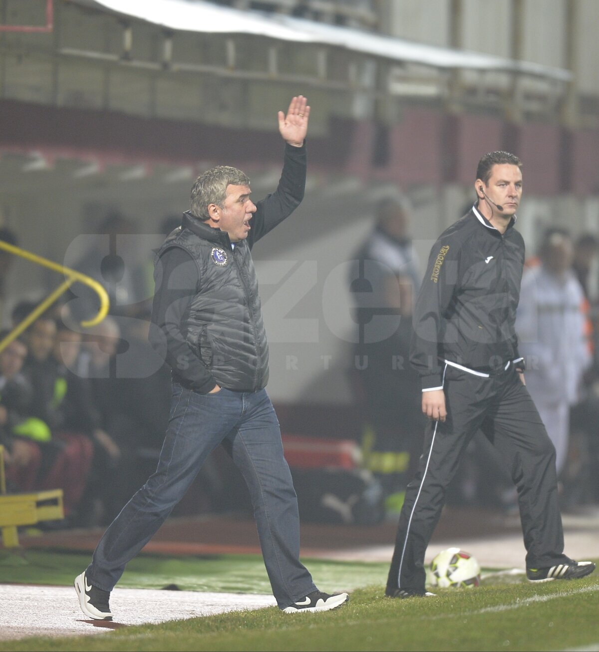 VIDEO şi FOTO Rapid - Viitorul 0-0 » Giuleştenii au rezistat o repriză în nouă oameni!