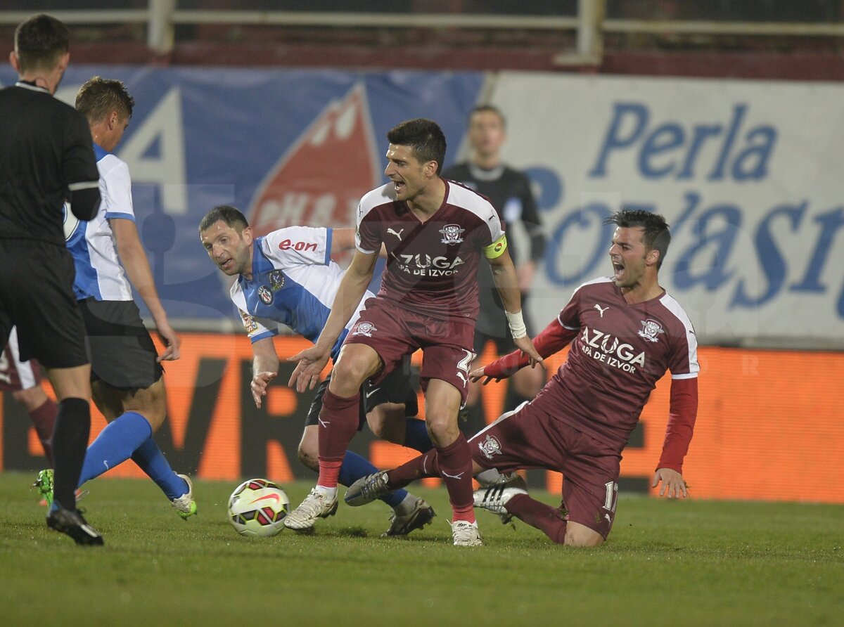 VIDEO şi FOTO Rapid - Viitorul 0-0 » Giuleştenii au rezistat o repriză în nouă oameni!